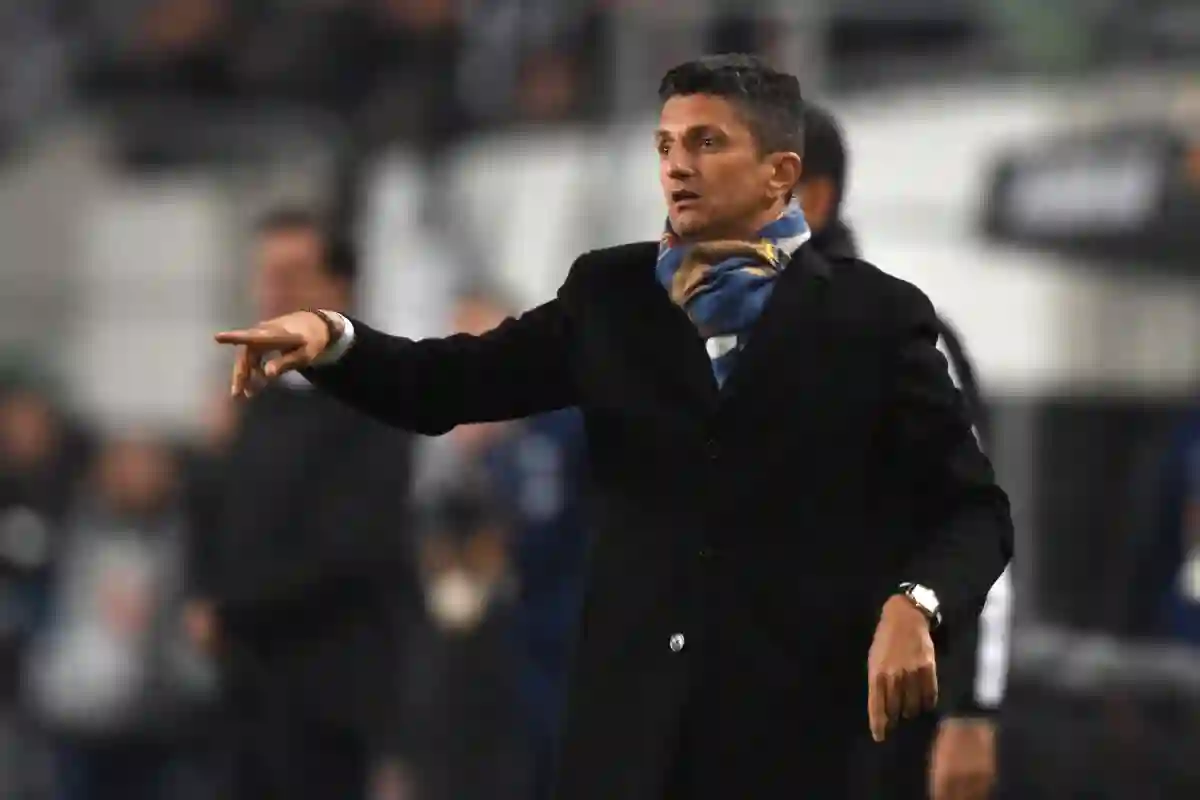بسبب تراجع نتائج الفريق.. هل سيرحل خيسوس عن الهلال؟ ومن هو البديل المتوقع؟