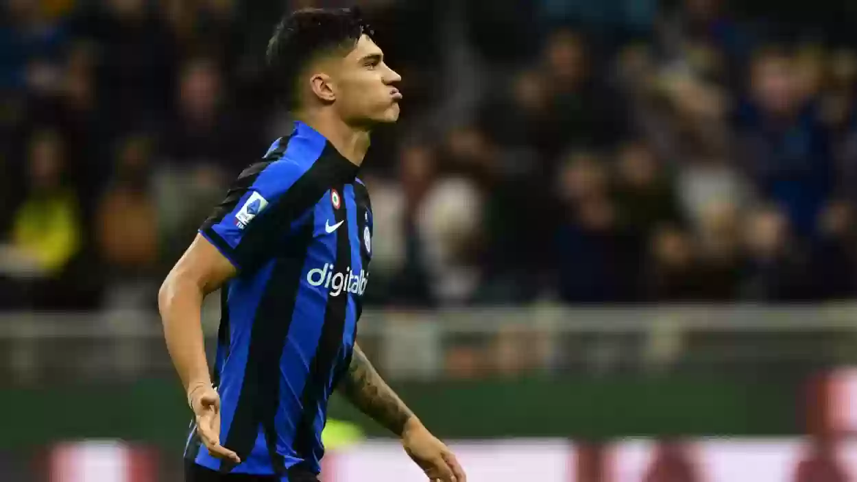 عرض رسمي من الشباب لضم مهاجم نابولي الإيطالي لدوري روشن السعودي في الانتقال