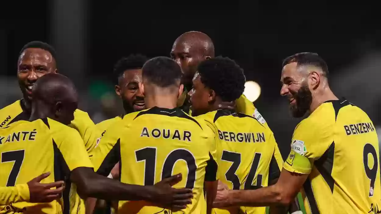قبل كلاسيكو دوري روشن.. محترف الاتحاد مغادر للتأهيل