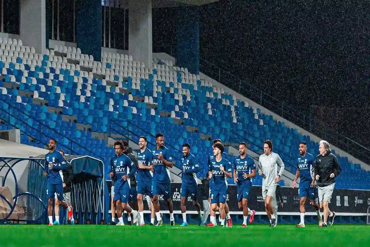 المريسل يكشف تطورات أزمة المحترفين والمدرب في نادي الهلال السعودي