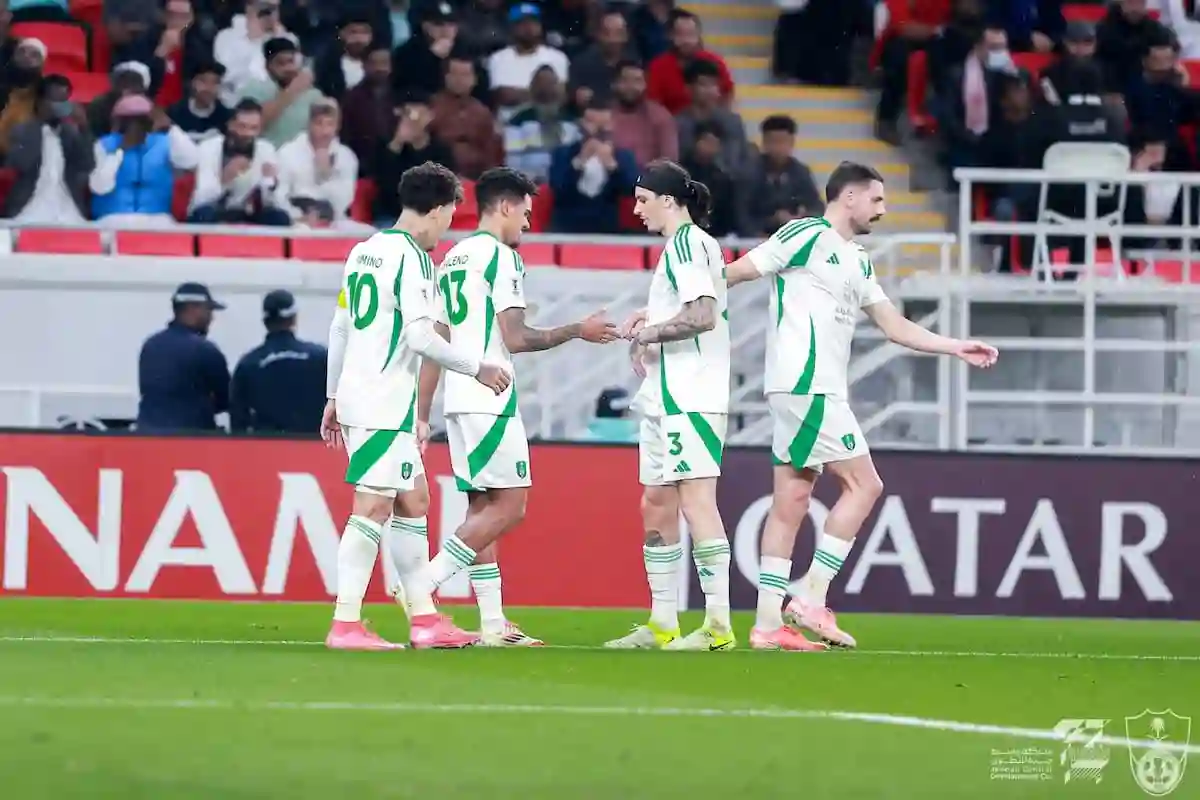 يايسله يعلن تشكيل الأهلي الرسمي لمواجهة الخليج في دوري روشن
