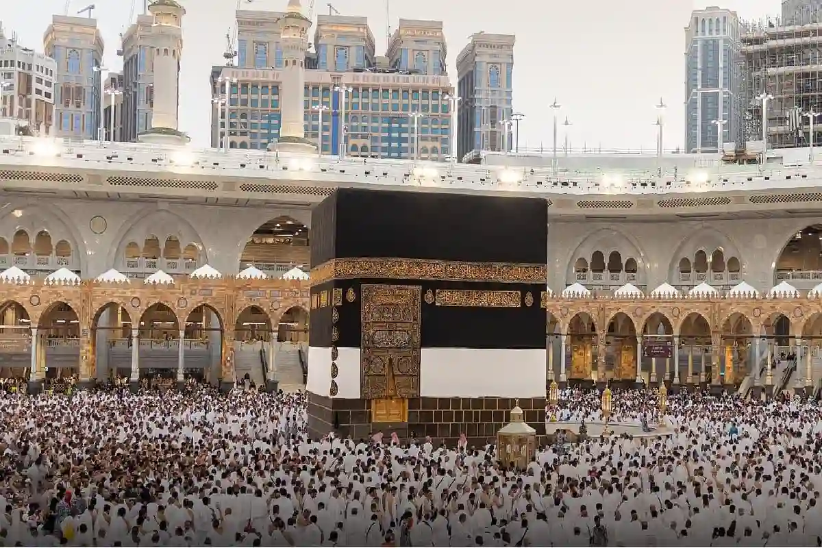 انطلاق موسم العمرة الجديد اليوم.