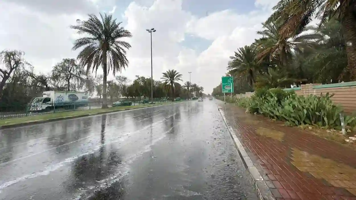 أمطار رعدية ورياح شديدة وبرد.. الأرصاد تحذر من الطقس في 10 مناطق بالمملكة اليوم