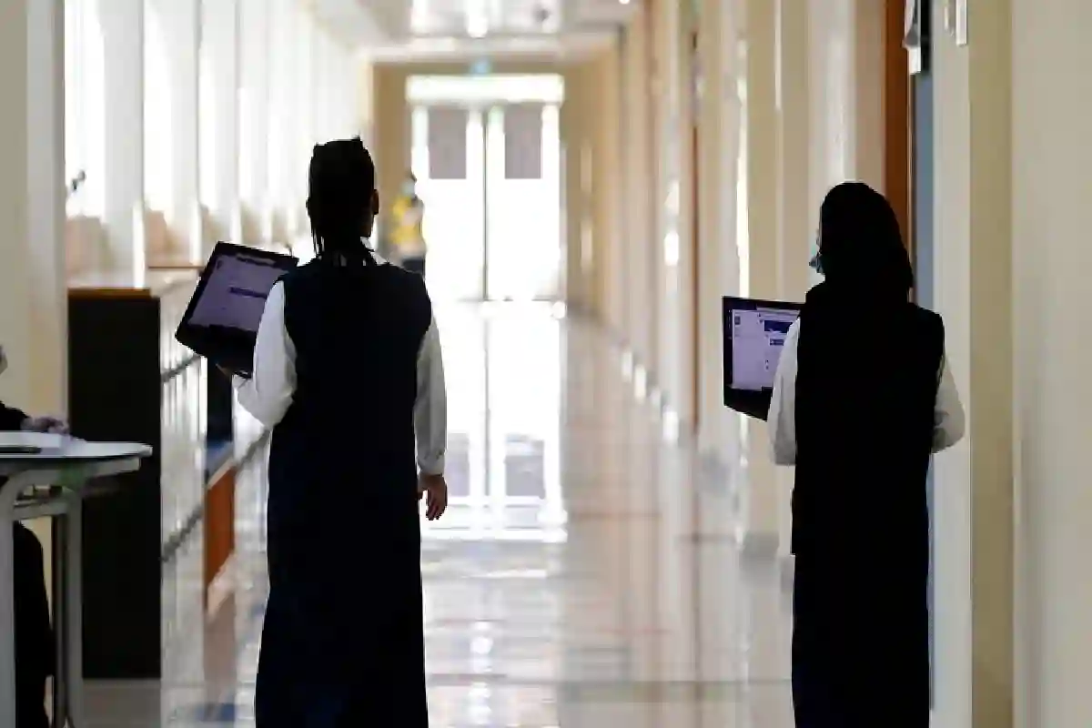 مدارس تتراجع عن تعديل الرسوم الدراسية في دبي.
