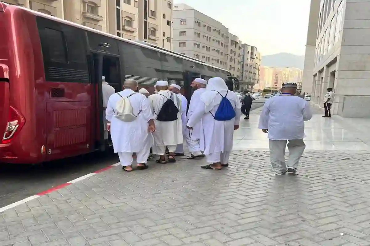 نقل المعتمرين أو الحجاج خارج خط السير