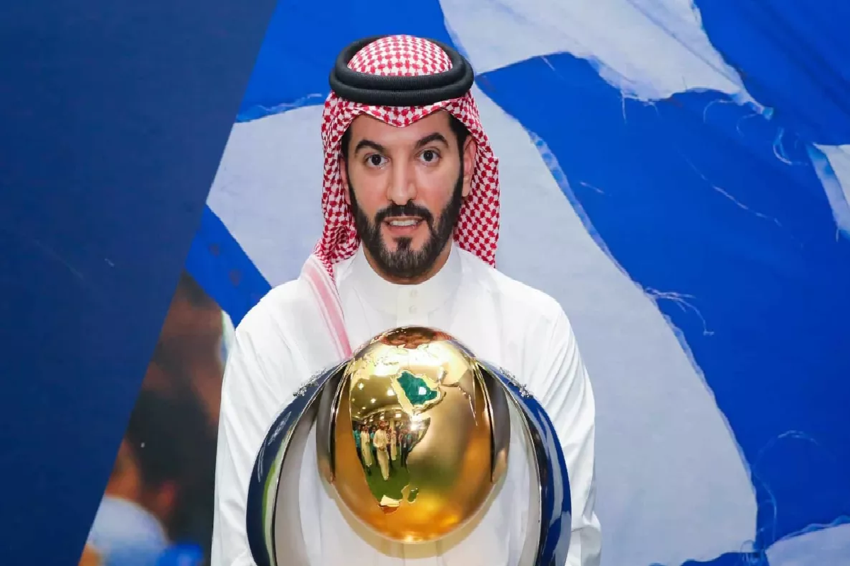 ابن نافل يقلب الموازين .. العقل المدبر لليفربول يوقع للهلال!