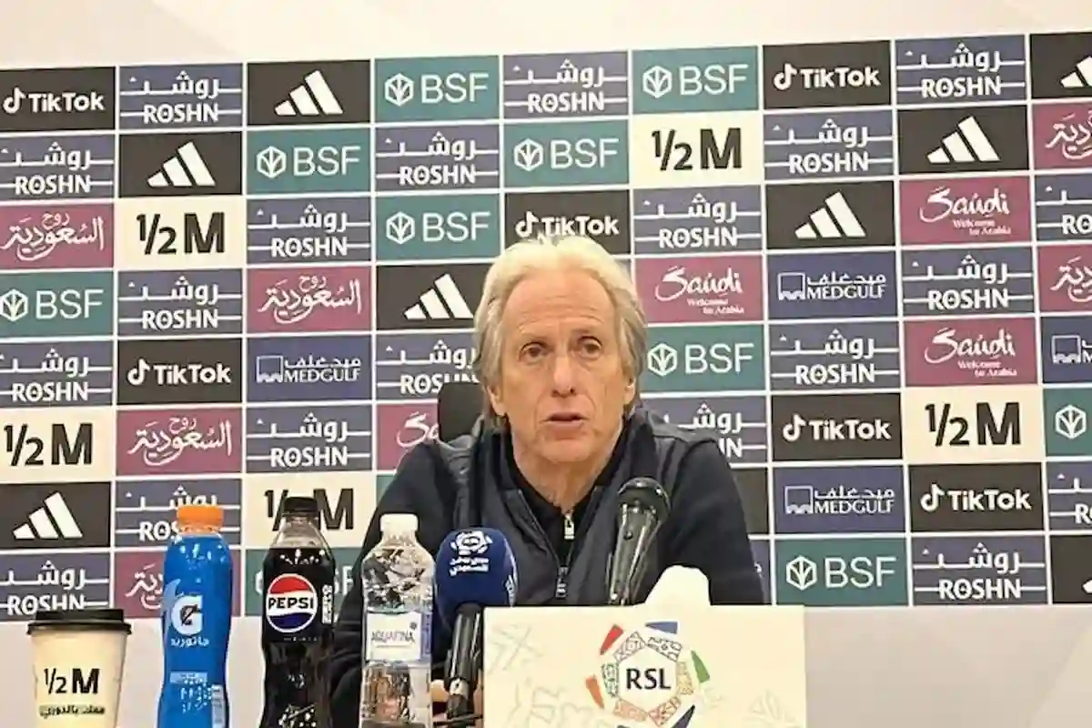 أفضل مدربي أوروبا يكشف حقيقة مفاوضات الهلال السعودي معه لخلافة خورخي خيسوس