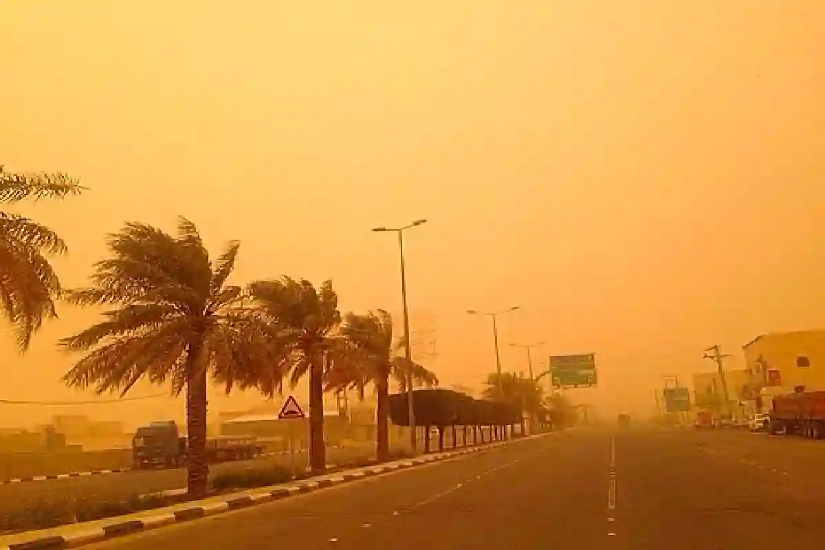 الأرصاد السعودية تحذر .. طقس حار وعواصف غبارية تضرب مناطق واسعة من المملكة.