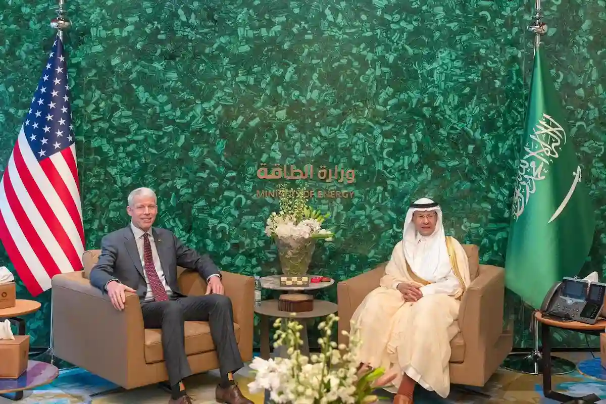 وزير الطاقة السعودي يزور أول بئر بترولية في المملكة برفقة رئيس أرامكو