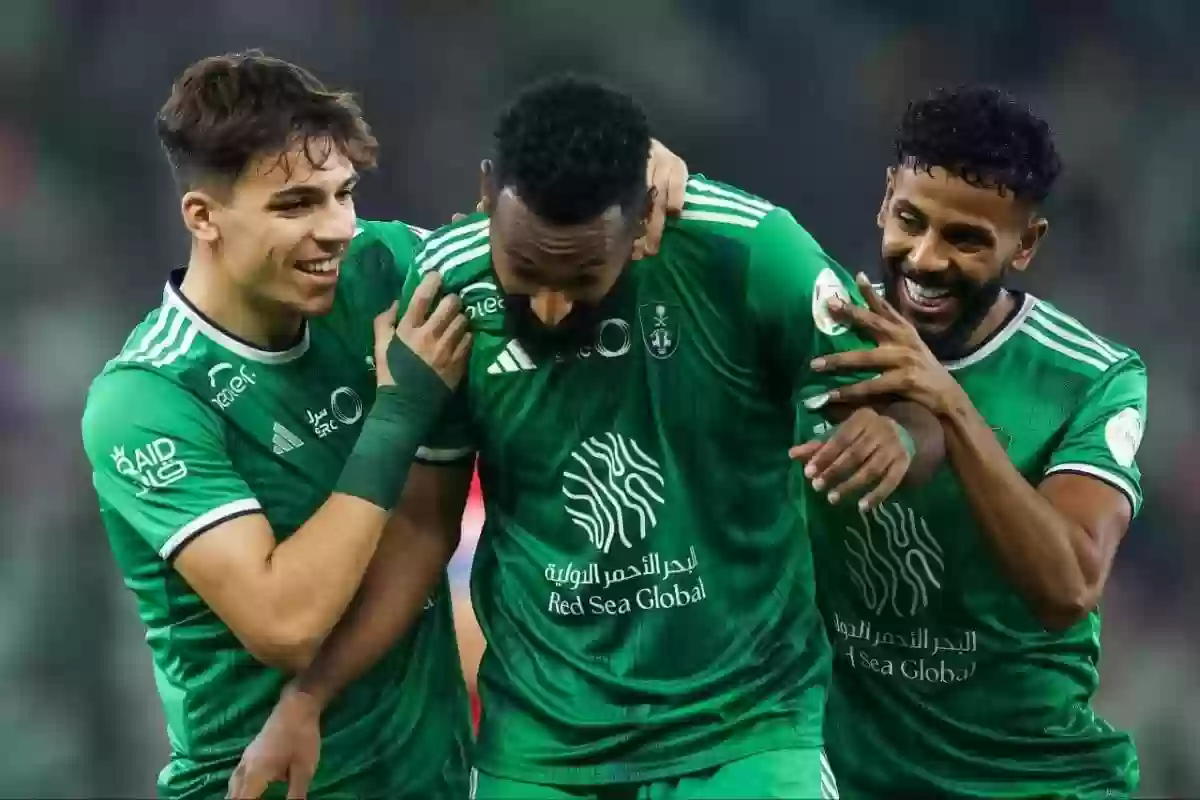 البطاقة الصفراء تهدد ثنائي الأهلي بالإيقاف في المباراة القادمة