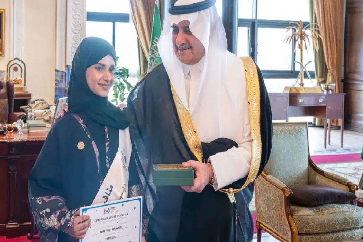 أمير تبوك يستقبل أبطال الروبوتات.