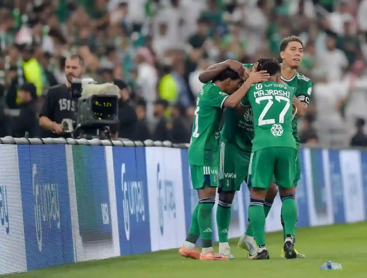 الهلال يخطف نجم الأهلي مجانًا.. 
