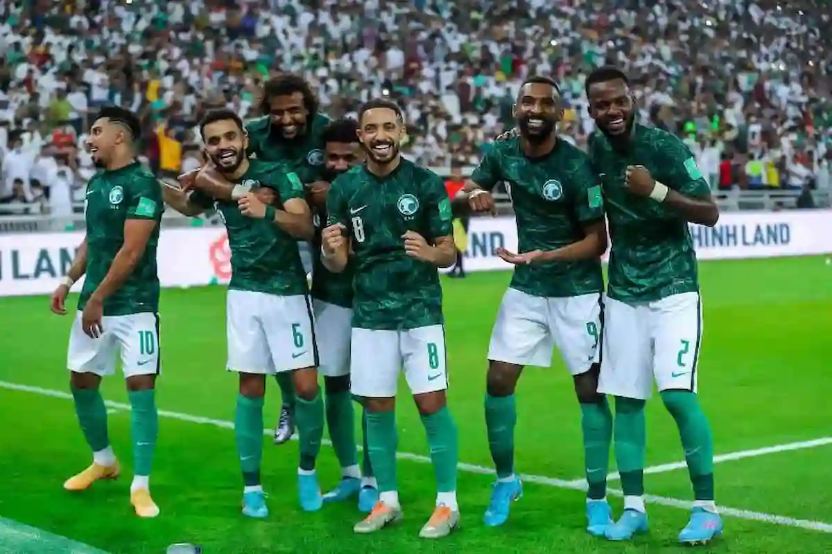 خالد السعود يرد على تساؤل مشجع بشأن الفرق بين آخر مباراتين لمنتخب السعودية