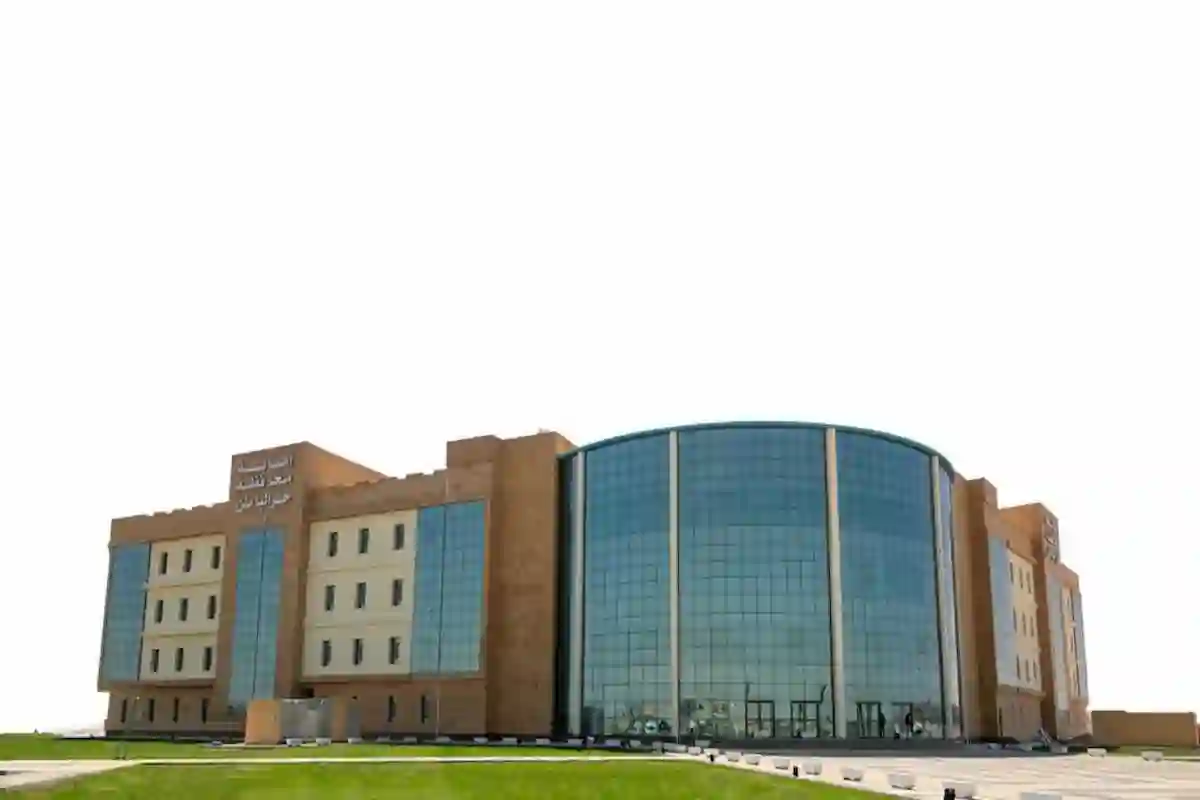 إغلاق أحد المنشآت التجارية في مدينة حفر الباطن بسبب اشتباه في تسمم غذائي