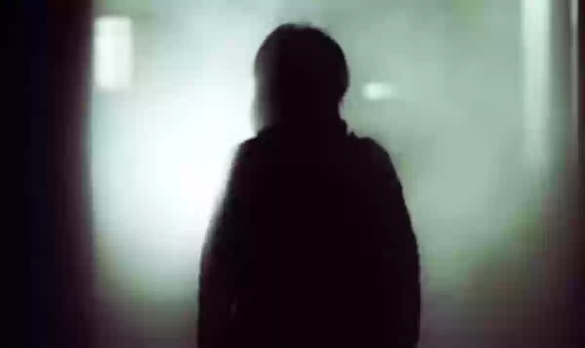 مرأة تعيش مع زوجها الكويتي