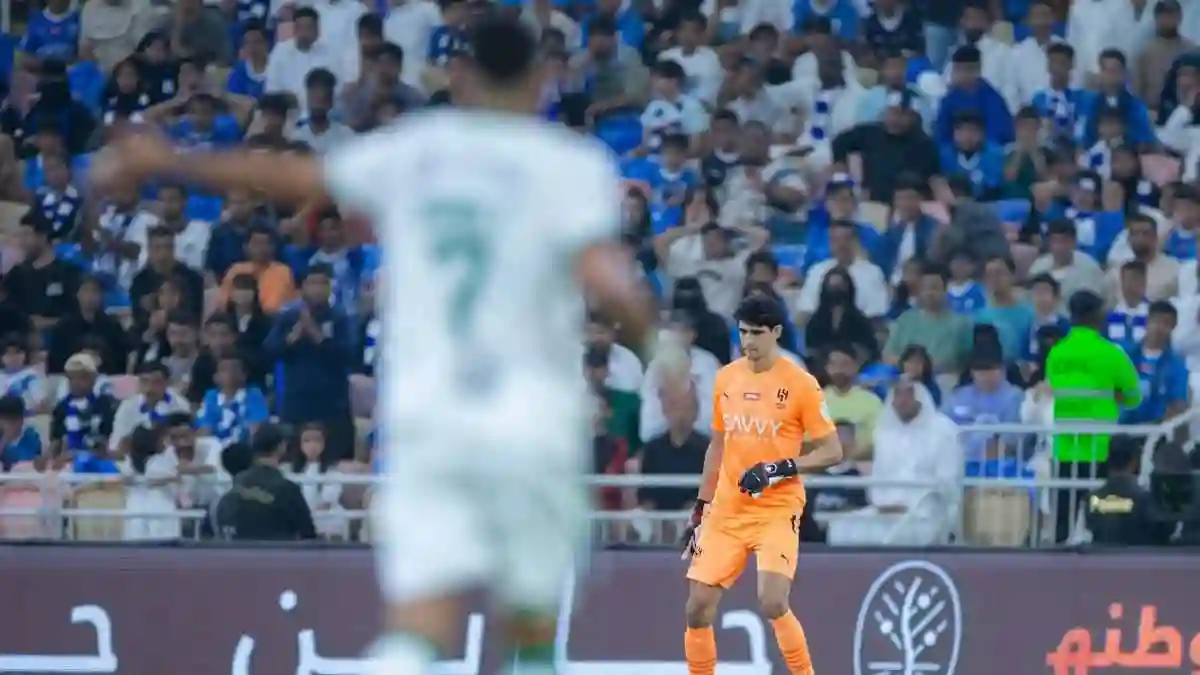 طاقم تحكيم أوروبي لمباراة الكلاسيكو بين الأهلي والهلال في دوري روشن