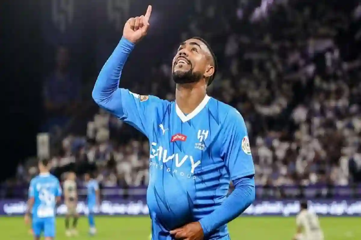 نجم الهلال يستعين بمدربه الشخصي وإحضاره للمقر بجدة قبل مباراة الأهلي بآسيا