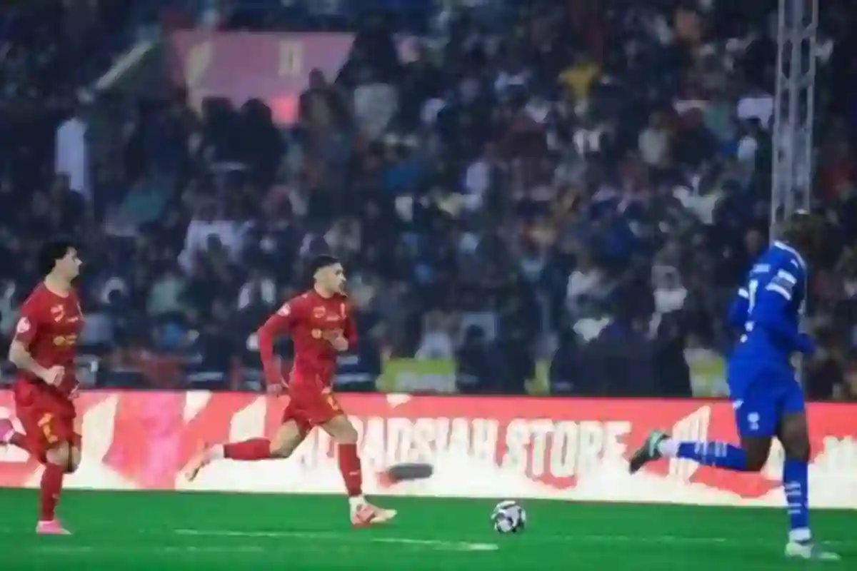 الاتحاد السعودي يعترف بخطأ التحكيم.. مستجدات مباراة الهلال والقادسية 